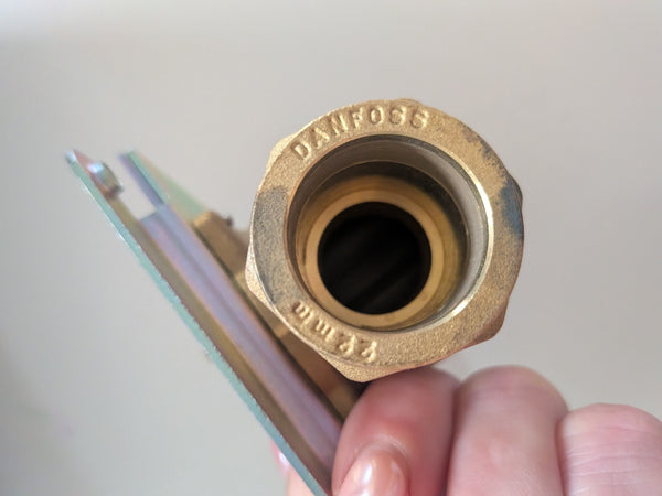 Danfoss HPV22B 22mm valve compression connection